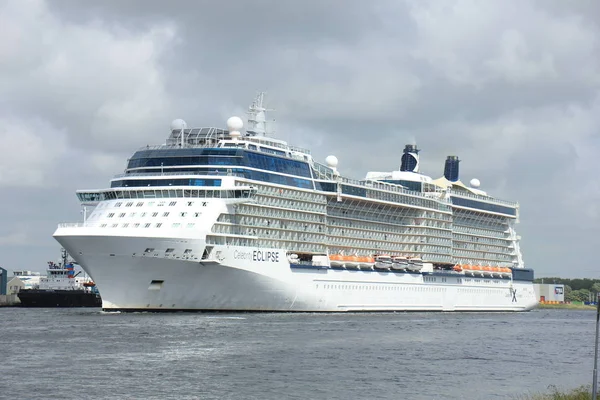 Velsen Juni 2017 Beroemdheid Eclips Beroemdheid Cruises Het Noordzeekanaal Richting — Stockfoto