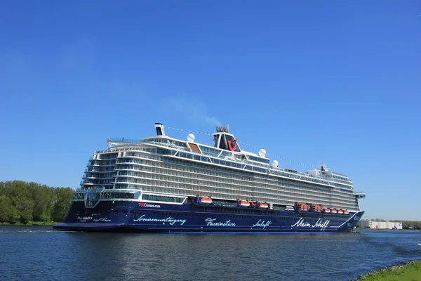Velsen Ολλανδία Μαΐου 2018 Mein Schiff Tui Cruises Κανάλι Της — Φωτογραφία Αρχείου