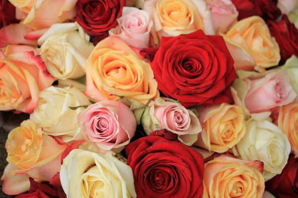 Μικτή Ροζ Τριαντάφυλλα Λουλουδάτη Διακόσμηση Γάμου — Φωτογραφία Αρχείου