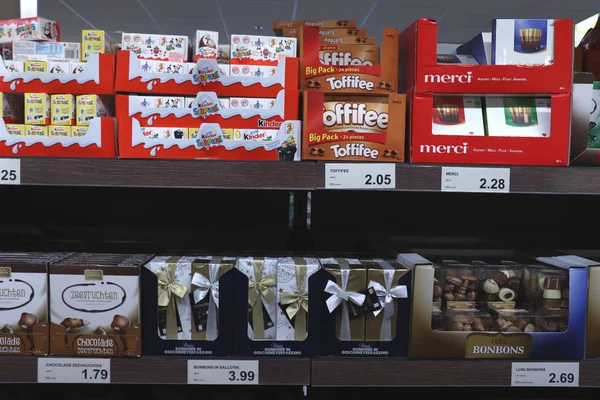 Ijmuiden Pays Bas Juillet 2018 Chocolats Pralines Dans Supermarché Texte — Photo