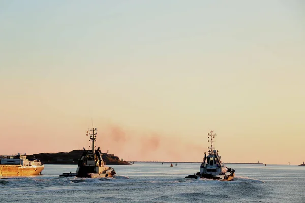 Ijmuiden Países Baixos Julho 2018 Rebocadores Que Saem Mar Ijmuiden — Fotografia de Stock