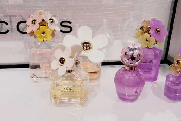 Haarlem Países Bajos Julio 2018 Marc Jacobs Daisy Perfuma Una —  Fotos de Stock