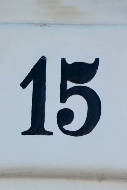 Ev adresi numarası 15 ön kapı yanındaki