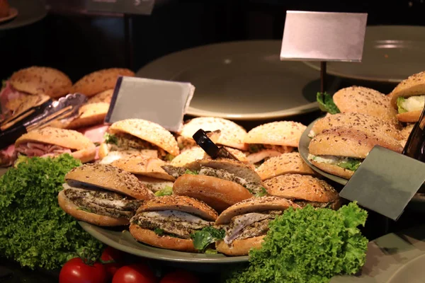 Warme Fleisch Und Schinkensandwiches Einem Selbstbedienungsrestaurant — Stockfoto