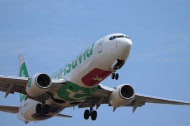 Amsterdam Hollanda - 22 Temmuz 2018: Ph-Hxa Transavia Boeing 737-800, Schiphol Zwanenburgbaan pist, Amsterdam Airport Schiphol için son yaklaşma