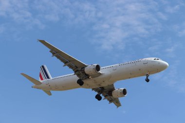 Amsterdam Hollanda - 22 Temmuz 2018: F-Gtad Air France Airbus A321-200 son yaklaşma Schiphol Zwanenburgbaan pist, Amsterdam Airport Schiphol için