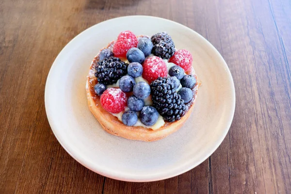 Fresh Made Fruit Confectionery Custard Raspberries Blueberries Rubus — Stock Photo, Image