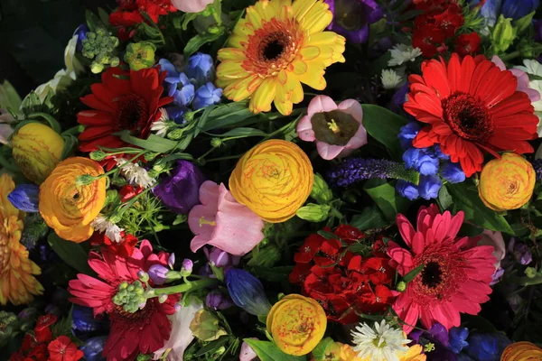 Gemischter Blumenschmuck Verschiedene Blumen Verschiedenen Farben Für Eine Hochzeit — Stockfoto