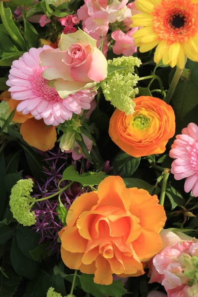 Arranjo Flor Mista Várias Flores Tons Diferentes Rosa Laranja Para — Fotografia de Stock