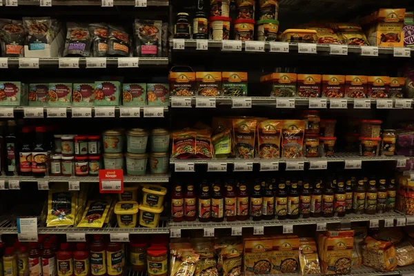 ハールレム オランダ 2018 スーパーのアジア食品 タグ上のテキスト ユーロの価格はオランダで 製品情報 — ストック写真