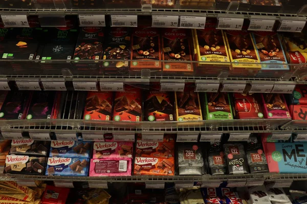 Haarlem Países Bajos Julio 2018 Varias Marcas Chocolate Supermercado Texto —  Fotos de Stock