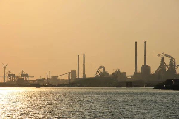 Skyline Uma Área Industrial Durante Pôr Sol — Fotografia de Stock