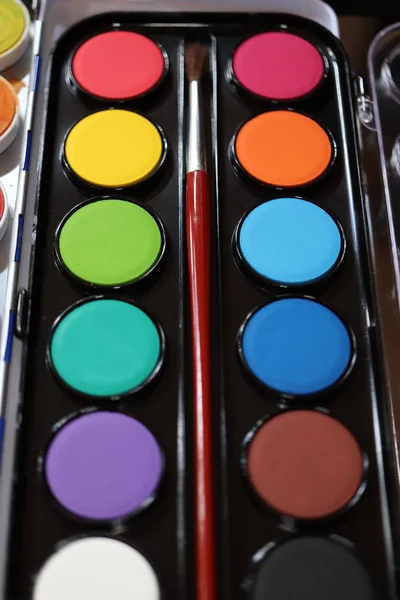 Különböző Színű Waterpaint Egy Colorbox Ecset — Stock Fotó