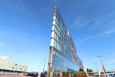 Amsterdam, Hollanda - 29 Eylül 2018: Hotel Jakarta dış. Hotel Jakarta sürdürülebilir inşa edilmiş lüks bir bahar 2018 yılında açılan Amsterdam şehir merkezine yakın oteldir