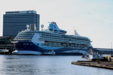 Amsterdam, Hollanda - 29 Eylül 2018: Yolcu Terminal Amsterdam, TUI Grup, eski ihtişamını denizlerin tarafından işletilen Marella keşif demirledi.