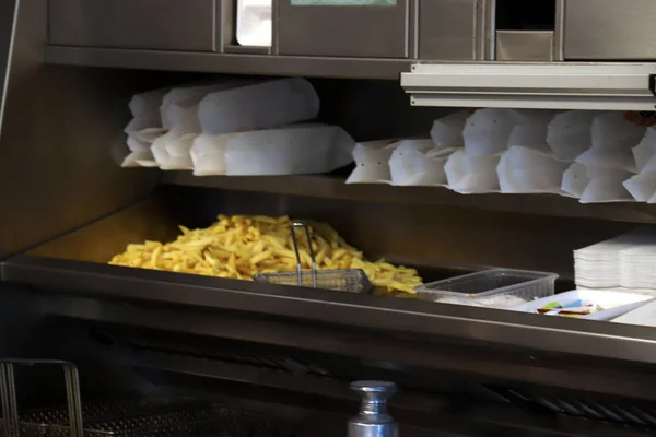 Cocina Restaurante Comida Rápida Equipo Freír Papas Fritas Crudas — Foto de Stock