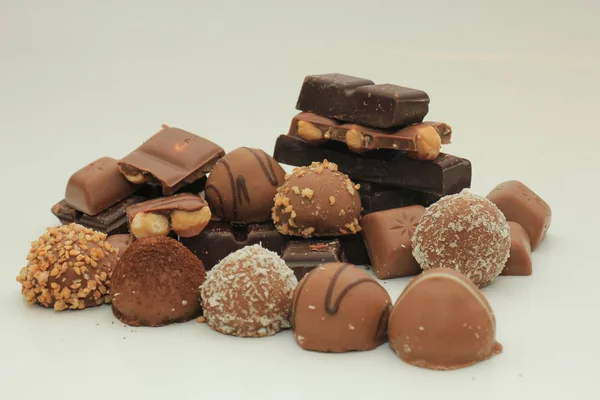 Different Sorts Chocolates Bonbons Broken Pieces Chocolate Bar — Stock Photo, Image