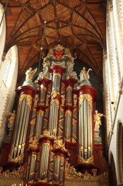 Haarlem, Hollanda - 6 Ekim 2018: cephe boru organ, Sint-Bavokerk ayında Haarlem, Hollanda. Amsterdam organ Oluşturucu Christian Miller tarafından inşa edilmiş ve Mozart tarafından 1766'da oynadı.