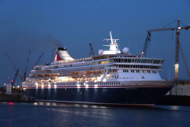 IJmuiden, Hollanda - 5th Temmuz 2018: Balmoral Fred Olsen Ijmuiden deniz kilit bırakarak Cruisel