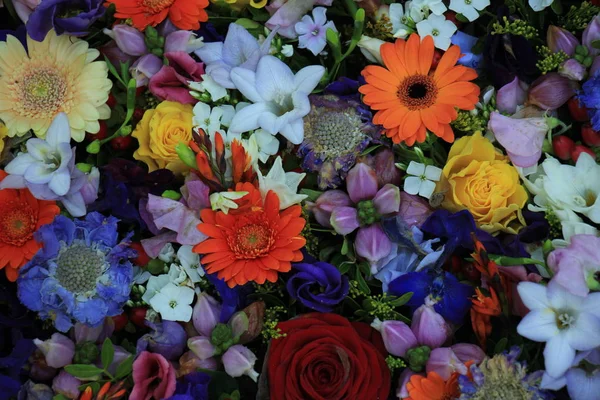 Gemengd Bloemstuk Diverse Bloemen Verschillende Kleuren Voor Een Bruiloft — Stockfoto
