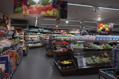 IJmuiden, Hollanda, 17th Ekim 2018: süpermarket iç