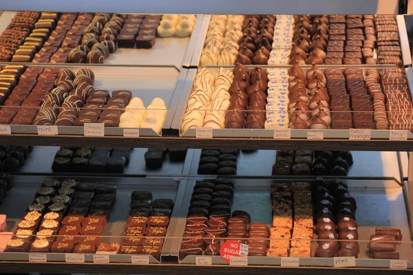Driehuis Países Bajos Octubre 2018 Chocolates Lujo Expuestos Una Confitería — Foto de Stock