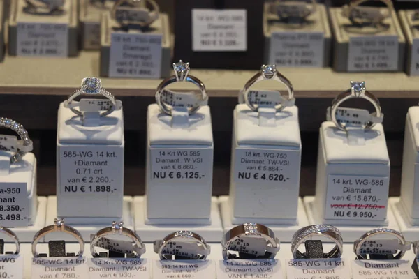 Haarlem Países Bajos Octubre 2018 Anillos Diamantes Escaparate Texto Etiquetas — Foto de Stock