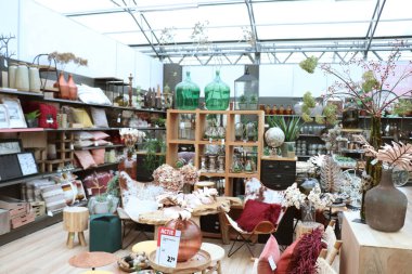 Cruquius, Hollanda - 26 Ekim 2018: mobilya ve aksesuarları sergilenen bir ev dekorasyon mağazası