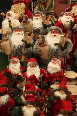 Aalsmeer, Hollanda - 7th Kasım 2018: Noel biblo bir Noel süslemeleri dükkanda