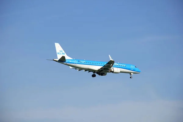 Amsterdam Holandia Maja 2016 Ezb Klm Cityhopper Embraer Erj Zbliża — Zdjęcie stockowe