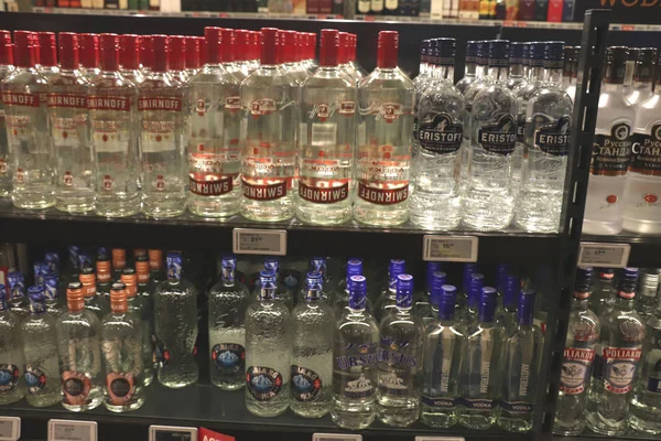 Beverwijk Nizozemsko 26Th Říjen 2018 Obchod Alkoholem Různými Značkami Vodky — Stock fotografie