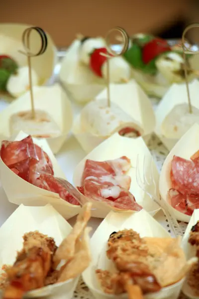 Düğün Resepsiyonunda Meze Ince Talyan Prosciutto Crudo Ham Ham Salam — Stok fotoğraf