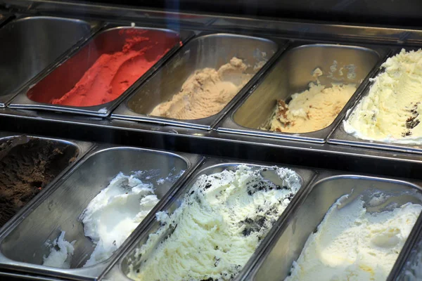 Diferentes Sabores Helado Una Gelatería — Foto de Stock