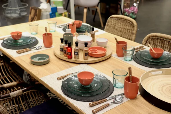 荷兰哈莱姆 2018年10月6日 在家居装饰店展出的陶器和餐具 — 图库照片
