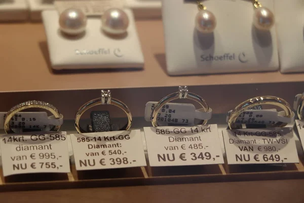 Haarlem Países Bajos Octubre 2018 Anillos Diamantes Escaparate Texto Etiquetas —  Fotos de Stock