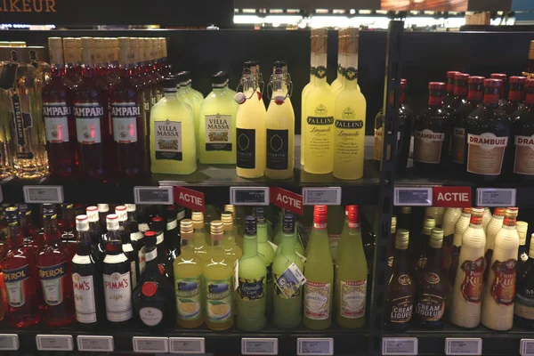 Beverwijk Países Bajos Octubre 2018 Licorería Con Bebidas Alcohólicas Botellas — Foto de Stock