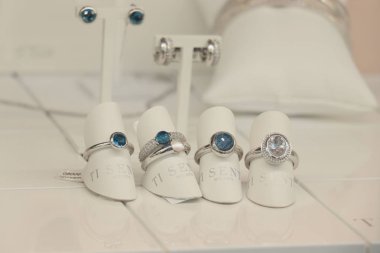 Haarlem, Hollanda - 8th Temmuz 2018: bir vitrin Ti Sento takı