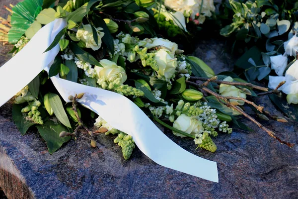 Sympathy Flowers Satin Ribbons Grave — Stock Photo, Image