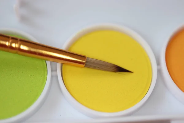 Yellow Watercolor Paint Brush Close — Stock Photo, Image