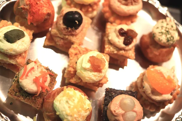 Snack Decorati Lusso Con Vari Ingredienti Serviti Come Finger Food — Foto Stock
