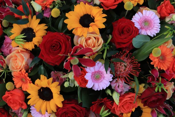 Arrangement de mariage en rouge, orange, jaune — Photo