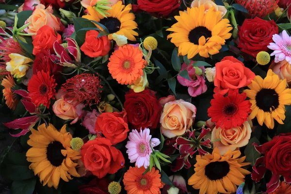Gele en rode bruiloft bloemen — Stockfoto