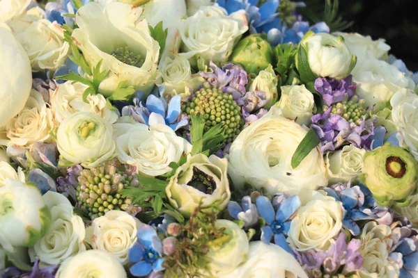 White and blue wedding flowers — Stock Photo, Image