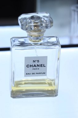 Haarlem, Hollanda - 8 Temmuz 2018: Chanel 5 parfüm