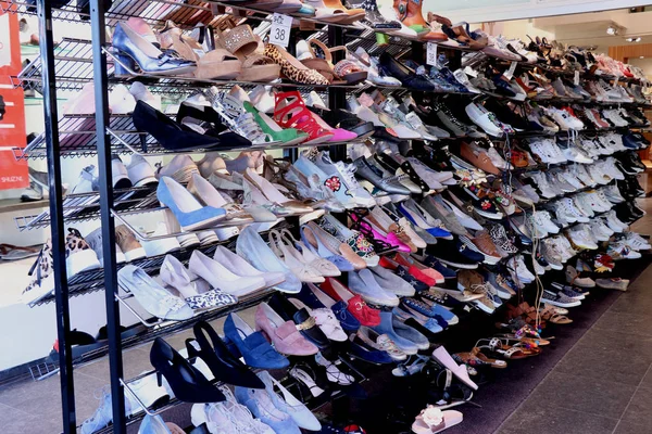 Haarlem, the Netherlands - July 8th 2018: shoes on sale — Stock Photo, Image