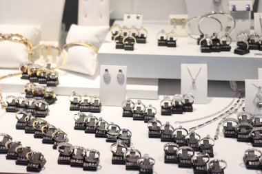 Haarlem, Hollanda - 6 Ekim 2018: Elmas nişan yüzükleri