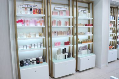 Haarlem, Hollanda - 6 Ekim 2018: Parfümler mağazada