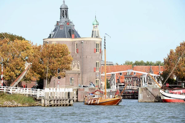 Enkhuizen, Holland - 12. oktober 2018: Gate ved havnen i Enkhuizen - Stock-foto