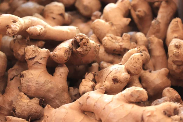 Fresh chunks of ginger — Stock Photo, Image