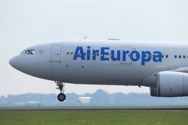 Amsterdam Hollanda - 22 Nisan 2019: Ec-Kom Air Europa Airbus A330-200